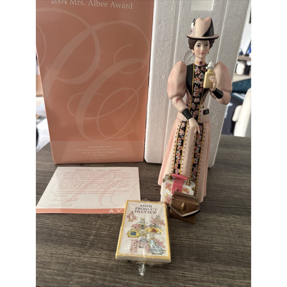 AVON Porcelain Figurine Mrs Albee Sales Award 2004 Collectors Vintage. NIB!